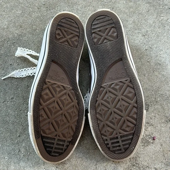 Converse Women's Brown Canvas Sneakers with Lace shoestrings - Picture 5 of 6